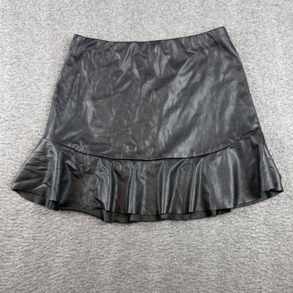 ASOS DESIGN Skirt Women's 8 Black Faux Leather Ruffle Hem Mini 11124164
